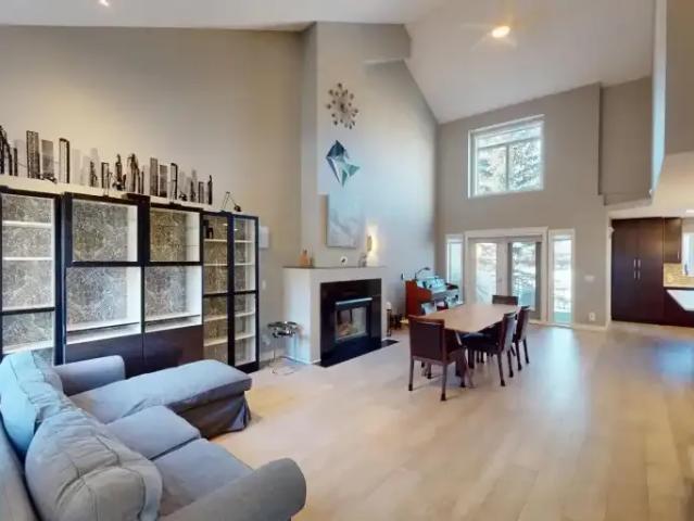 4 Bedroom Apartment Calgary AB 104876740
