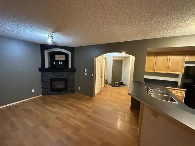 4 Bedroom Apartment Calgary AB 104894827