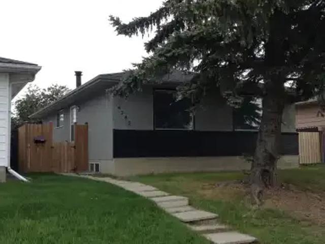 4 Bedroom Apartment Calgary AB 104991587