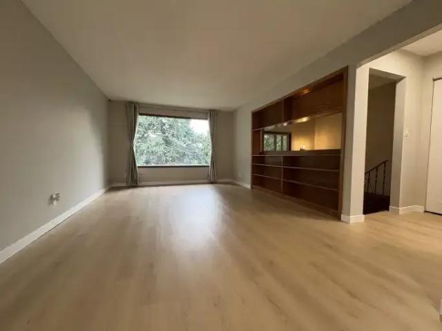 4 Bedroom Apartment Calgary AB 104991611