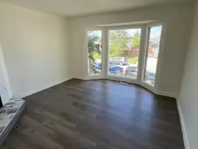 4 Bedroom Apartment Calgary AB 105135805