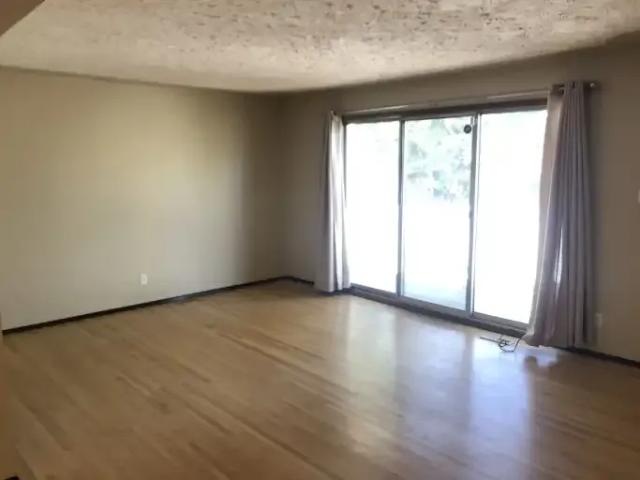 4 Bedroom Apartment Calgary AB 105226605