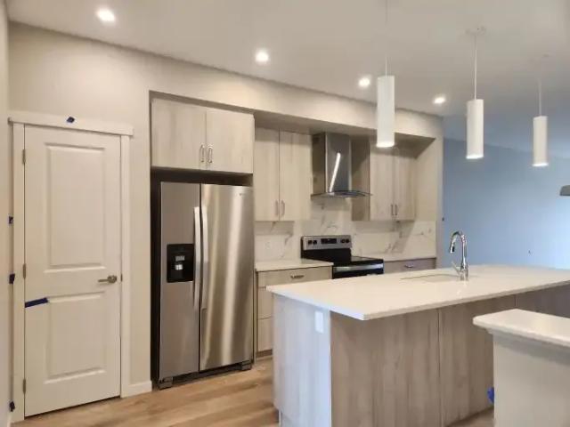 4 Bedroom Apartment Calgary AB 103574372