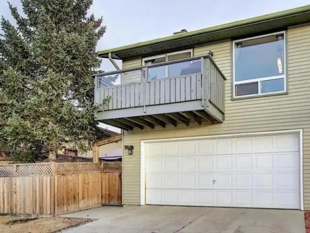 4 Bedroom Apartment Cochrane AB 104864166