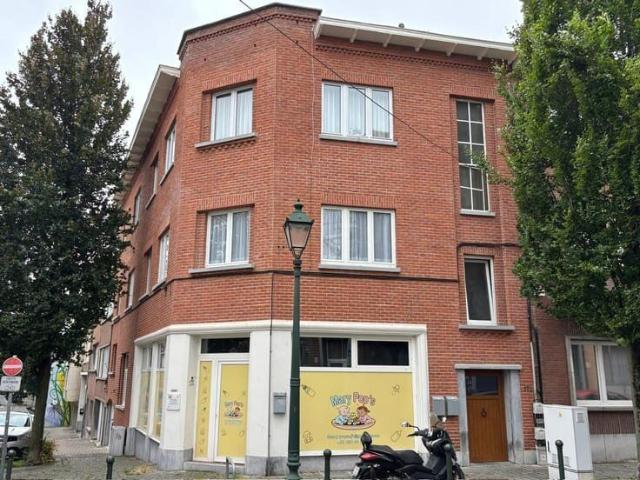 4 bedroom apartment Etterbeek, 3 facades no agent