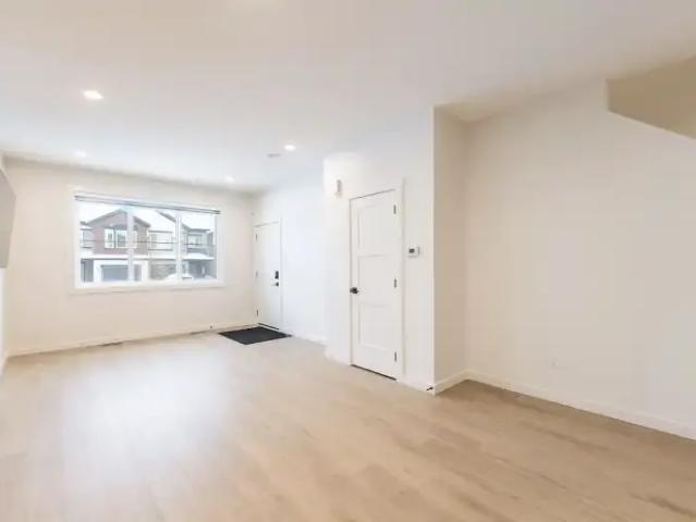 4 Bedroom Apartment Edmonton AB 104181673