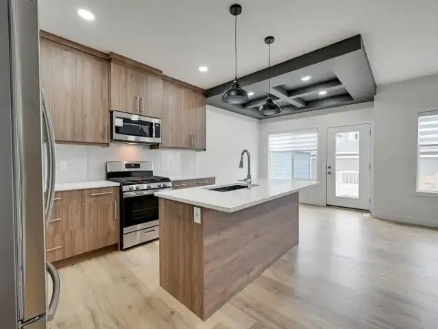 4 Bedroom Apartment Edmonton AB 105167315