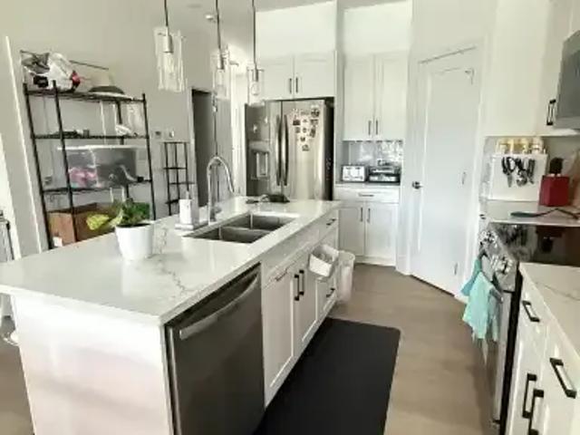 4 Bedroom Apartment Edmonton AB 105118832