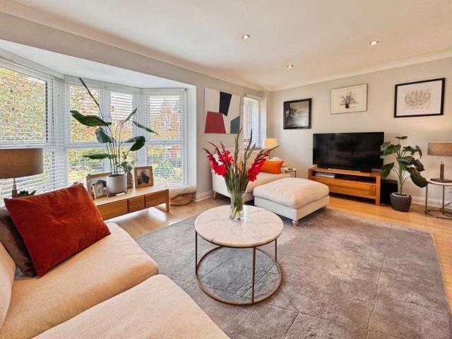 4 Bedroom Block Of Apartments Flat