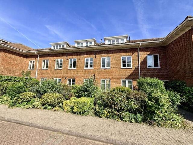 4 Bedroom Apartment Flat