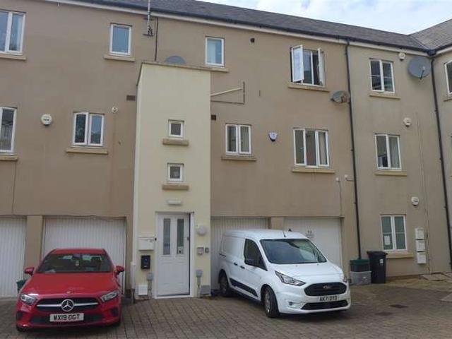 4 Bedroom Apartment Flat