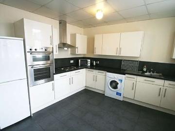 4 Bedroom Apartment Flat