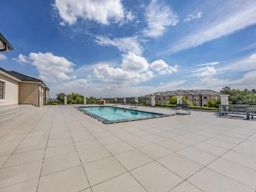 4 Bedroom Apartment / Flat For Sale in Carlswald