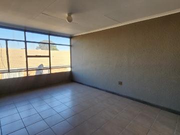 4 Bedroom Apartment / Flat For Sale in Kempton Park Central
