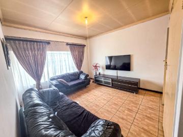 4 Bedroom Apartment / Flat For Sale in Laudium
