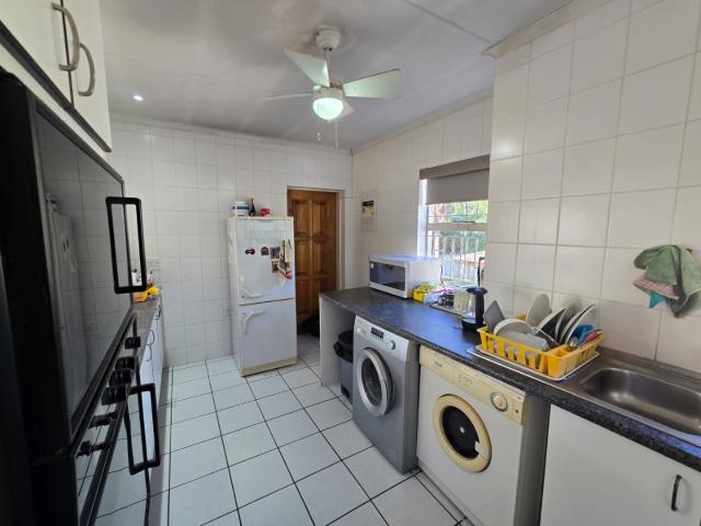4 Bedroom Apartment / Flat For Sale in Noordhang