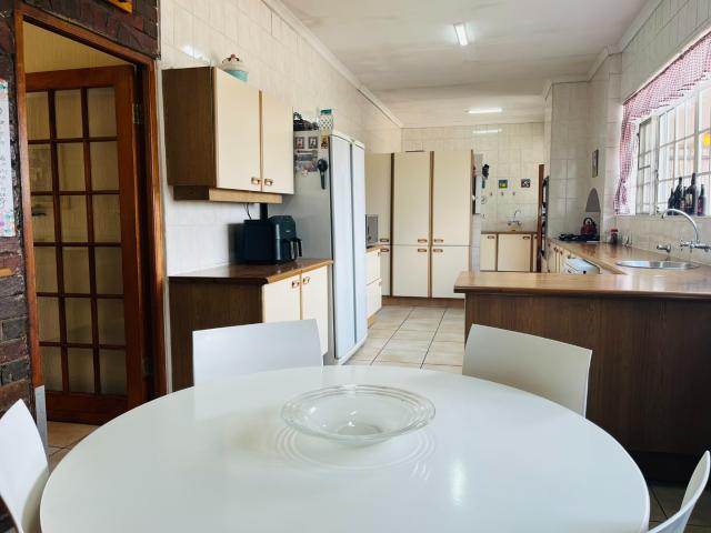 4 Bedroom Apartment / Flat For Sale in Randhart