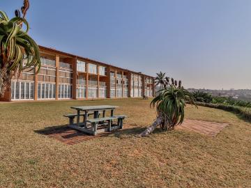 4 Bedroom Apartment / Flat For Sale in Winklespruit