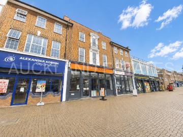 4 bedroom Apartment for let