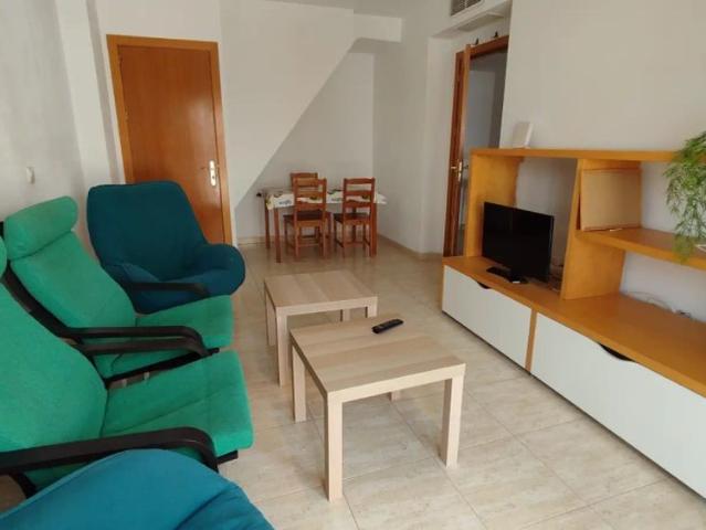 4 bedroom apartment for rent in Murcia, overnight guests allowed