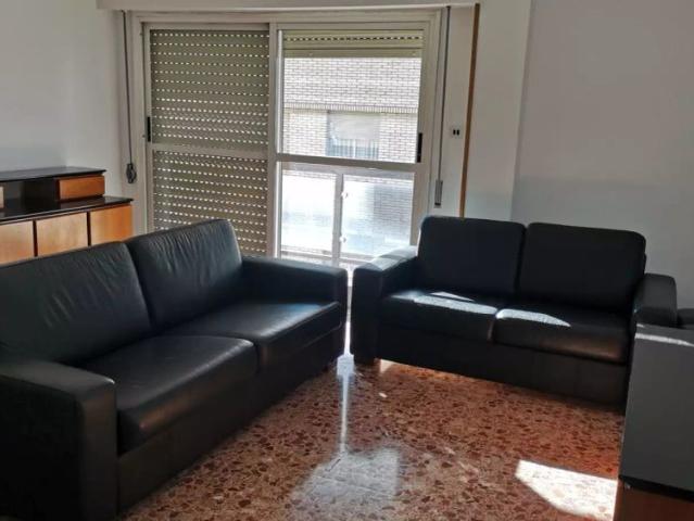 4 bedroom apartment for rent in Murcia, smoking allowed