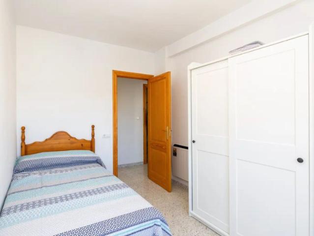 4 bedroom apartment for rent in Atarfe, bills included