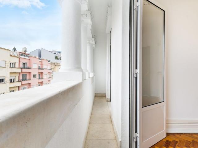 4 Bedroom Apartment for Rent in Avenidas Novas, Lisbon