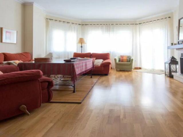 4 bedroom apartment for rent in Almensilla, professionals only