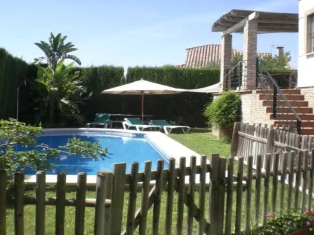 4 bedroom apartment for rent in Almensilla, professionals only