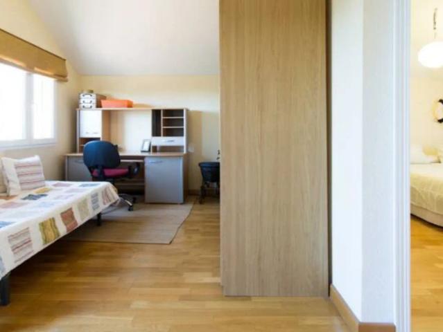 4 bedroom apartment for rent in Almensilla, professionals only
