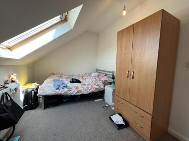 4 bedroom apartment for rent in Beverley Way, London. SW20