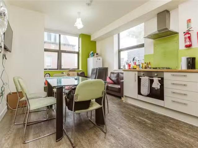 4 bedroom apartment for rent in Crown House, 37 41 Prince Stre.