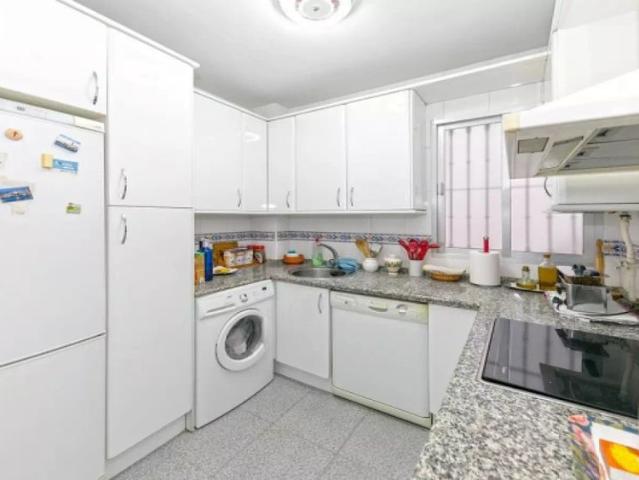 4 bedroom apartment for rent in Cruz Roja Capuchinos, pets allowed, smoking allowed