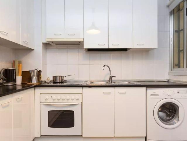 4 bedroom apartment for rent in Embajadores, bills included