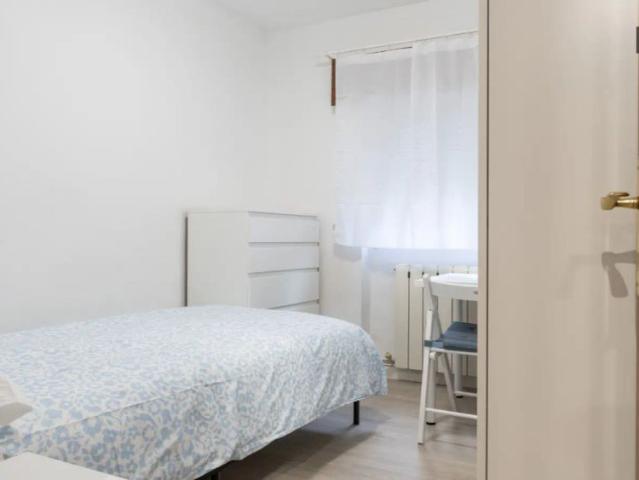 4 bedroom apartment for rent in Fontarrón, professionals and students only