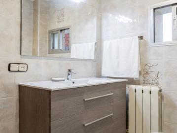 4 bedroom apartment for rent in Fontarrón, professionals and students only