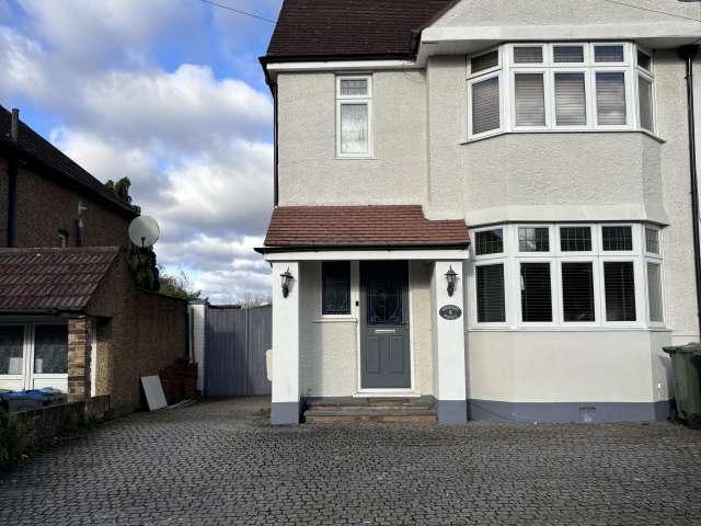4 bedroom apartment for rent in Hook, London