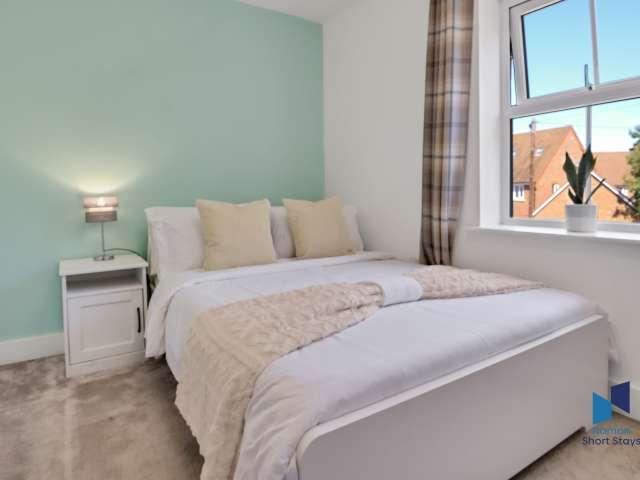 4 bedroom apartment for rent in Horley, London