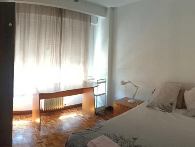 4 bedroom apartment for rent in Iturrama, bills included