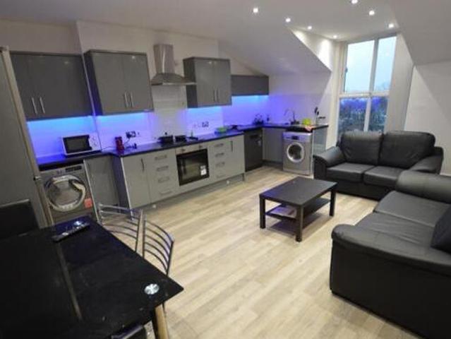 4 Bedroom Apartment For Rent In Leeds, West Yorkshire