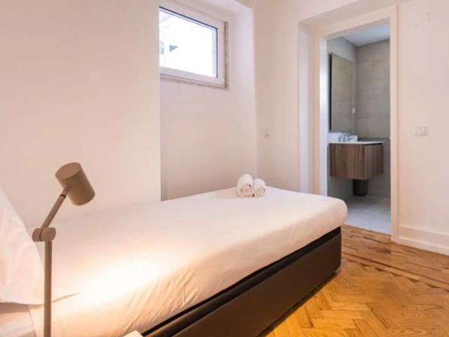 4 bedroom apartment for rent in Lisbon, bills included, perfect for professionals and students