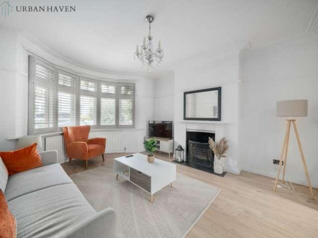 4 bedroom apartment for rent in Saint Leonard's, London
