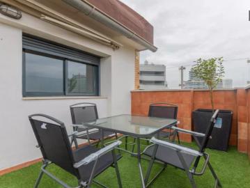 4 bedroom apartment for rent in Sant Pau, only for women