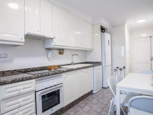 4 bedroom apartment for rent in Sant Pau, bills included