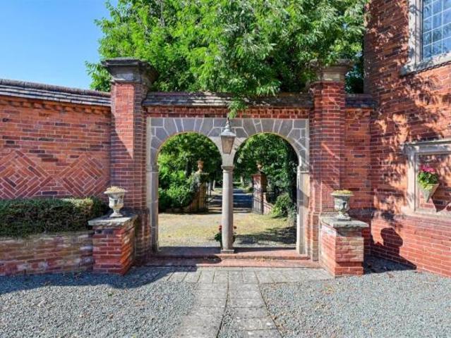 4 bedroom apartment for sale in Lanterns, 4 Dippons House, Dippons Drive, Wolverhampton, WV6 8HJ, WV6