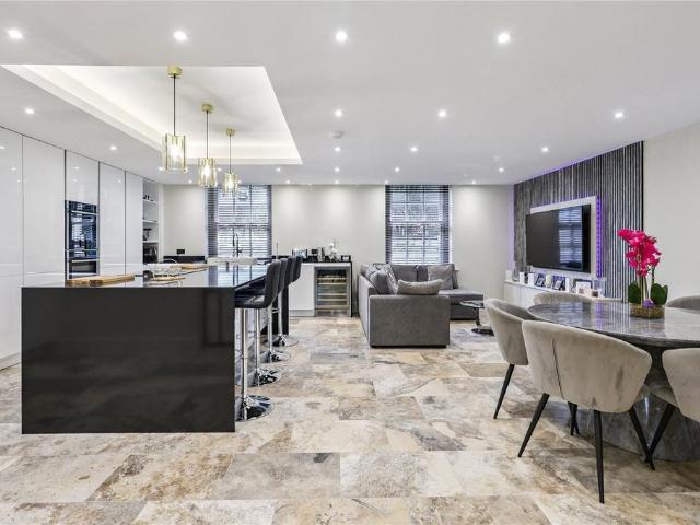 4 bedroom apartment for sale
