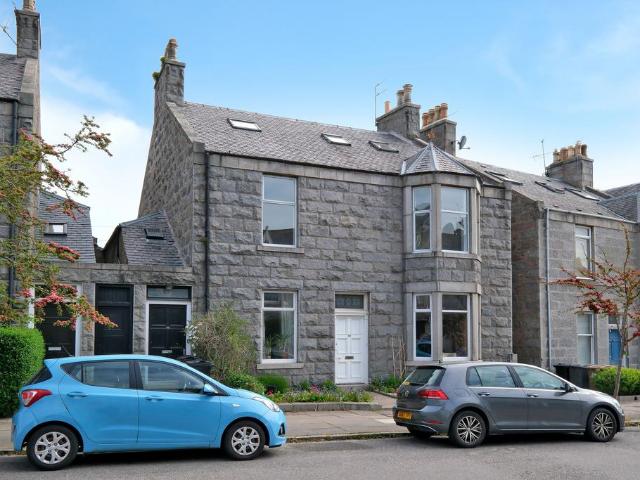 4 bedroom apartment for sale
