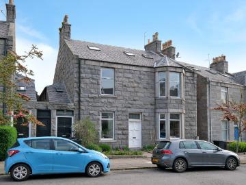 4 bedroom apartment for sale