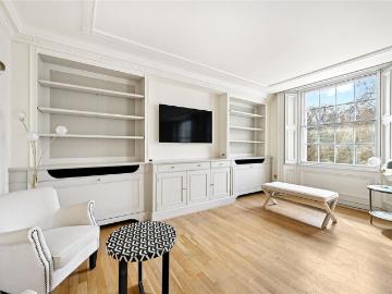 Belgravia, London, Greater London - Lift