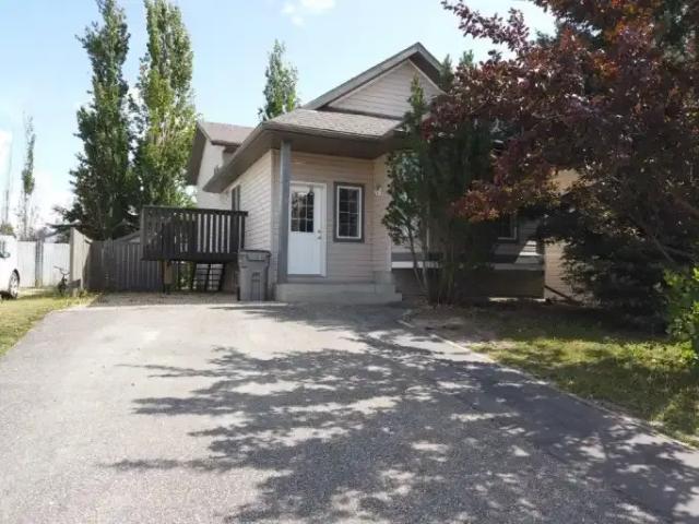 4 Bedroom Apartment Grande Prairie AB 105394668